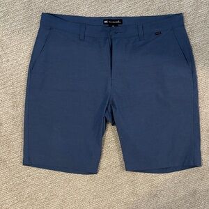 Travis Mathew Men's Blue Flat Front Shorts - Like New
